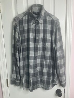 Men's Gray Plaid Button-Down Shirt - Classic Casual